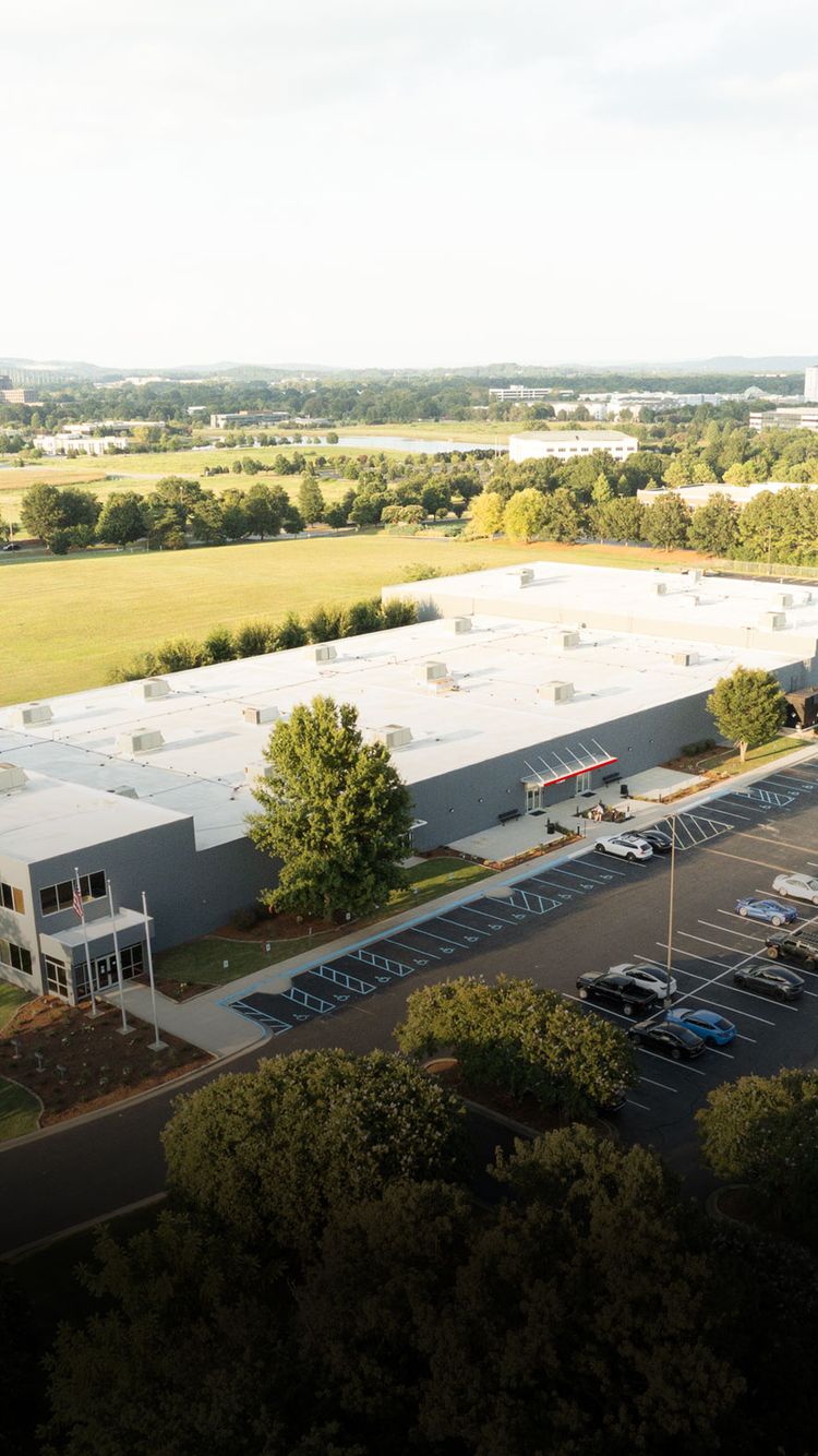 df01_aerial_facility_mobile_gradient